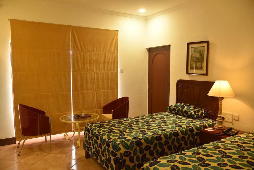 Coconut Grove Hotel Betalbatim